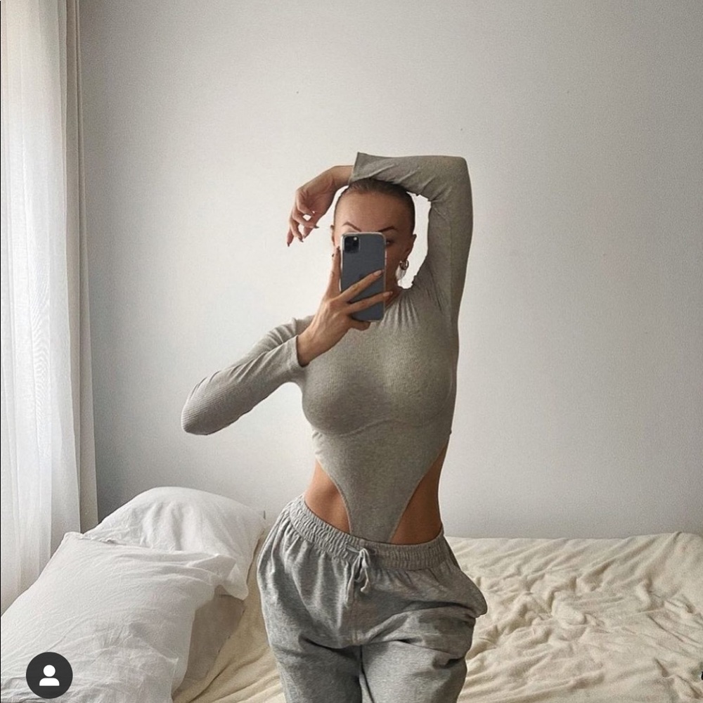 Bloggers Fav Zara Ribbed Bodysuit - Picture 4 of 16